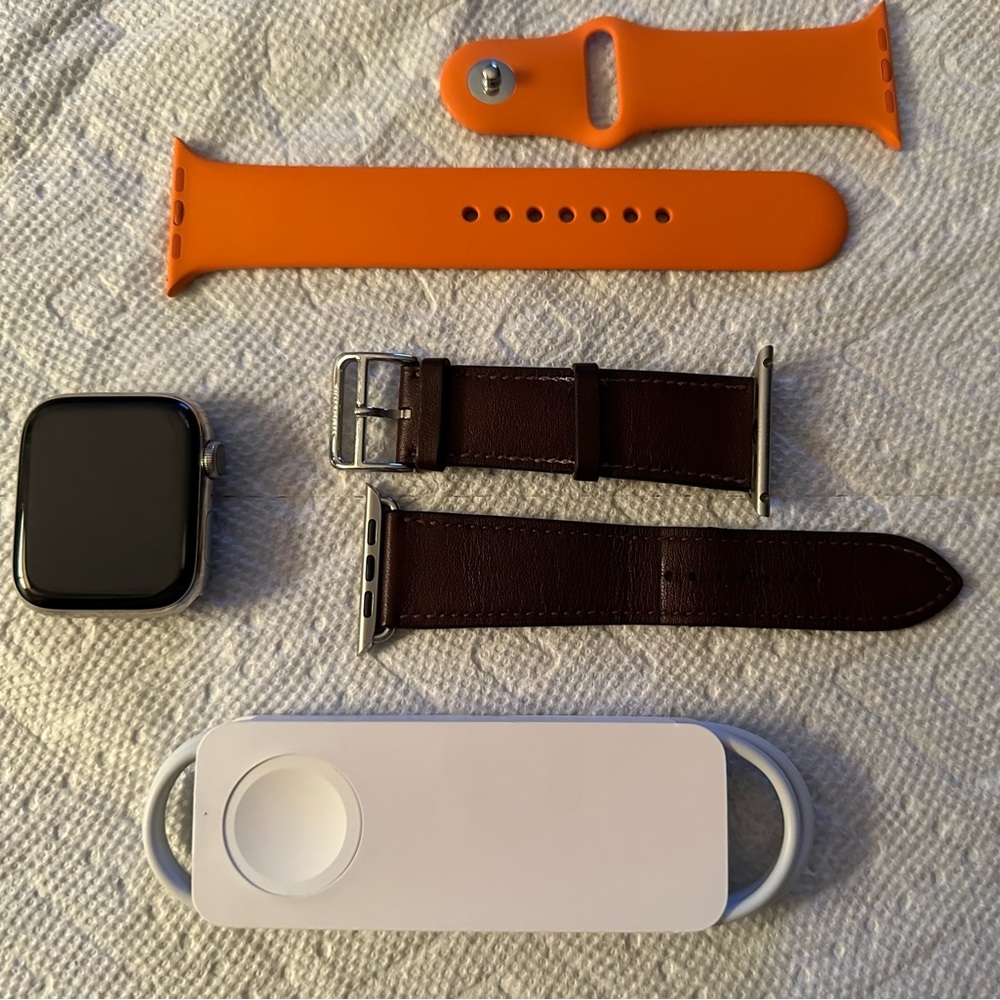 Apple Watch 6 44mm Hermes Edition Stainless Steel with Bands and Charging Puck